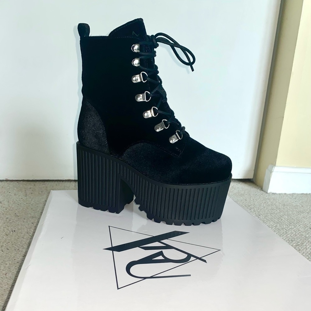 Black creeper platforms YRU